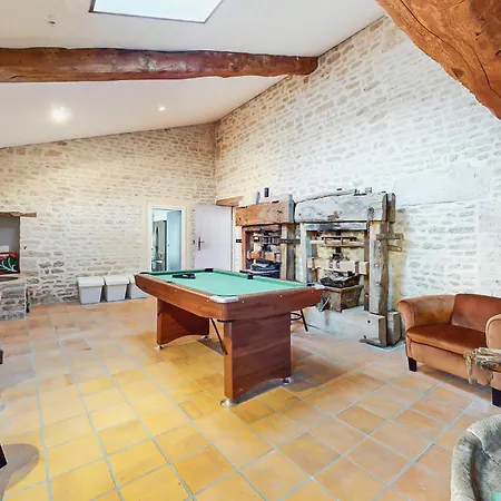 Cozy In With Private Swimming Pool, Be Inside Or Outside